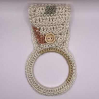 CREAM DEMASK TOWEL HANGER