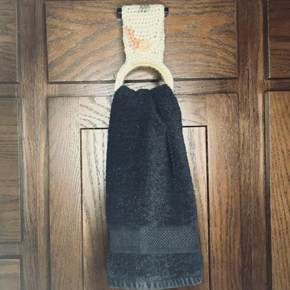 CREAM DEMASK TOWEL HANGER